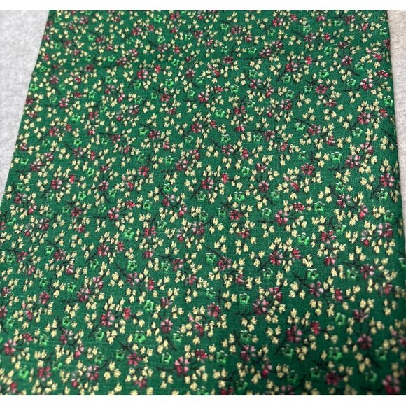 Green Floral Fabric 25x27" Quilting Cotton Small Flowers Sewing Material Craft S - Picture 1 of 4